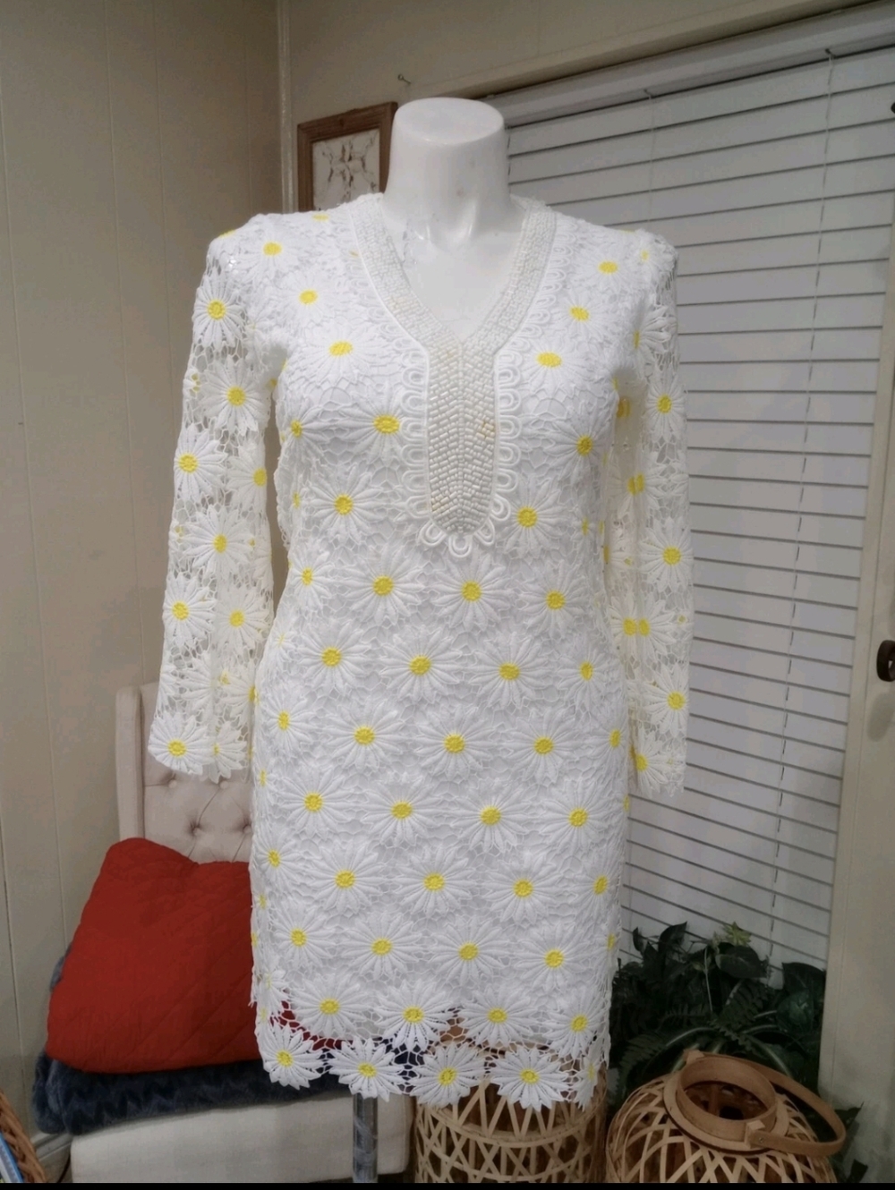 White Floral Lace Dress Yellow Daisy Embroidery V-Neck Shift Boho Cottagecore - Picture 8 of 8